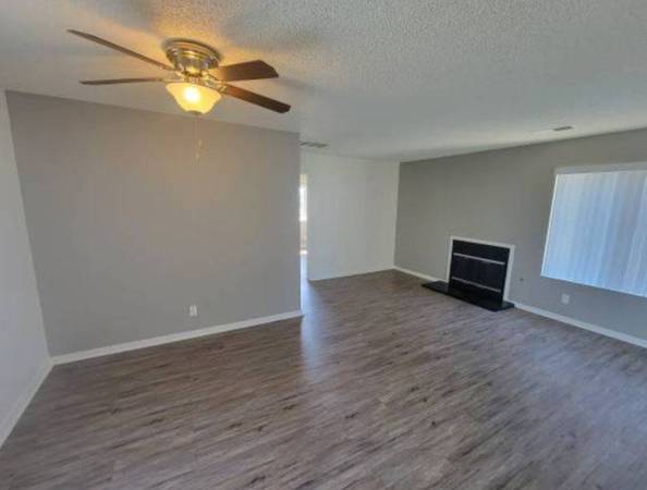 $700 / 1br - features spacious 1bedrooms63680393263361120