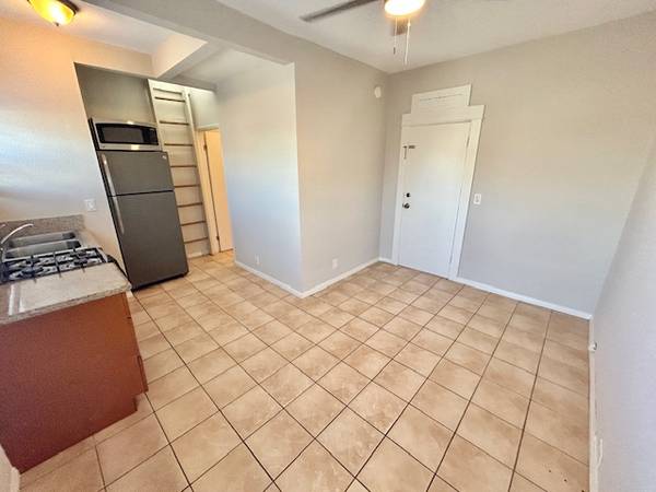 $1,950 / 350ft2 - Unbelievable Location! Utilities Paid! Only Steps to Beach! (2886 #A) (South Mission Beach)63932992479747121