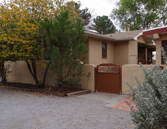 $1,450 / 2br - 1200ft2 - Lovely private Home for rent- Quiet neighborhood! (Watson Lane)63687932555393120