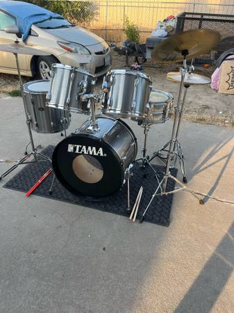 Tama Rockstar Series— Complete Drum Set— Great sounds