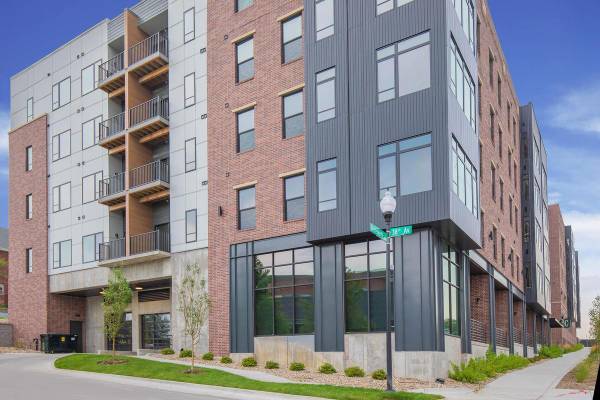 $1,025 / 581ft2 - Convenient Blackstone/Midtown Location, Indoor Dog Washing Station (Blackstone/Leavenworth neighborhood)63681623663745120