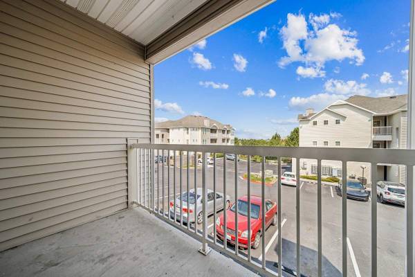 $1,515 / 1br - 763ft2 - Attached garage on 1x1! Enjoy ONE MONTH FREE on Select Apartments!64054767222787123