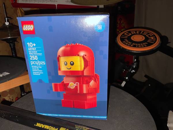 Lego Up-scaled Baby Astronaut 40767 1