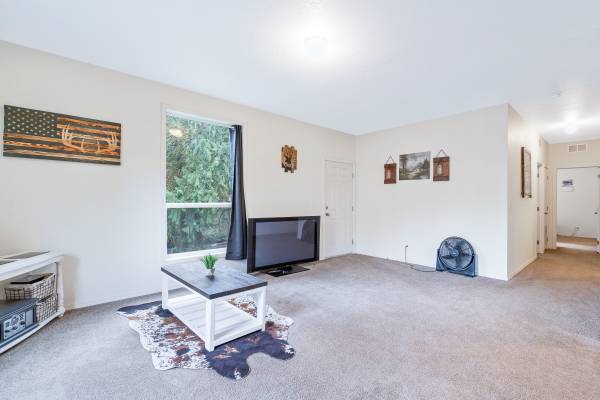 $615,000 / 3br - 1296ft2 - Affordable Acreage Creekside Home, Country Living Near Town (McMinnville)63831536156161123