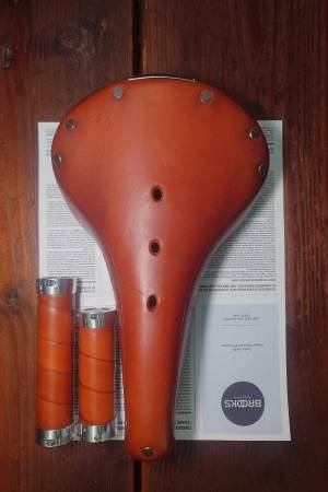 Sillín Brooks B17 con empuñaduras de cuero a juego - $150 (East Village)63471375030529120