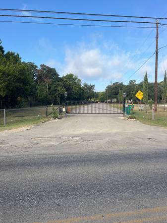 $600 Boerne Boutique RV Space for Rent $ 600.0063681044828545124