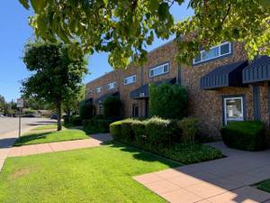 Small Professional Offices Located at Mayhew Way & Vincent Rd 1