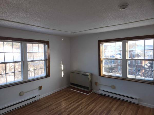$168,700 / 2br - In town affordable condo (Bristol)63656196178051122