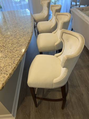 4 x Bar Stool 1