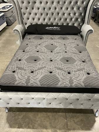 Brand New Pillow Top *Mattress* set in Packaging 1