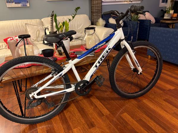 子供マウンテンバイク　TREK MT200 トレック　MT200 Trek MT200 24