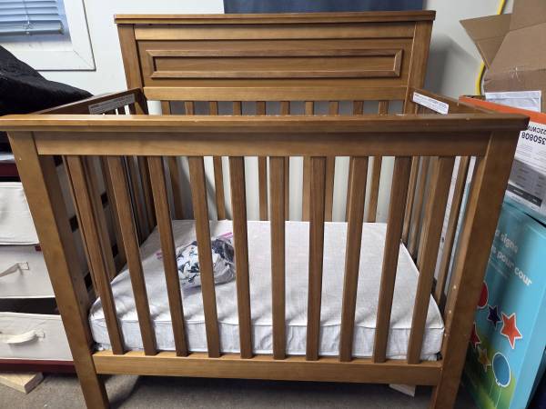 Mini Crib 1