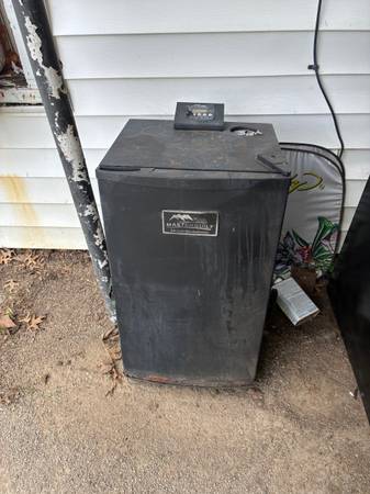 Masterbuilt electric smoker 1