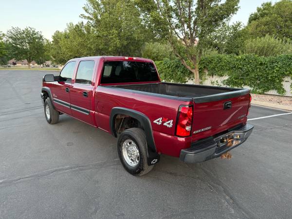 2005 Chevy 2500 6.6L 4x4 - $21,900 (Nephi)63621874135811122