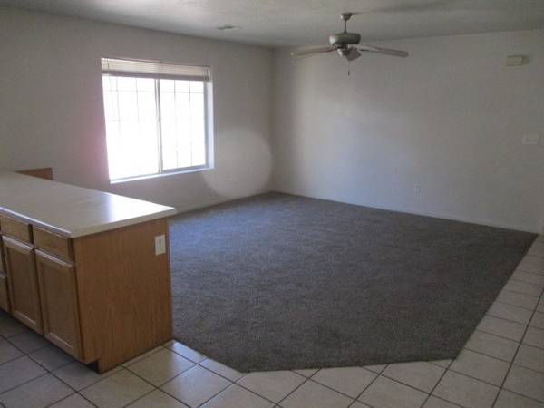 $1,195 / 2br - Cute 2 bedroom, 2 bath apartment!! (Cedar City)63932587337346121