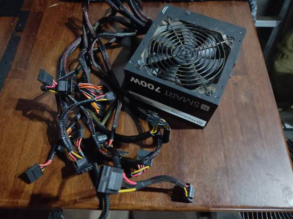Thermaltake Smart 700W ATX Power Supply 1