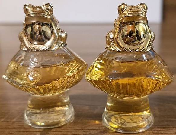 Avon Fairytale Frogs Collectible 1