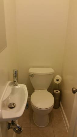 $1,125 / 1br - 230ft2 - Large Room Available (bayview)63813663062147124