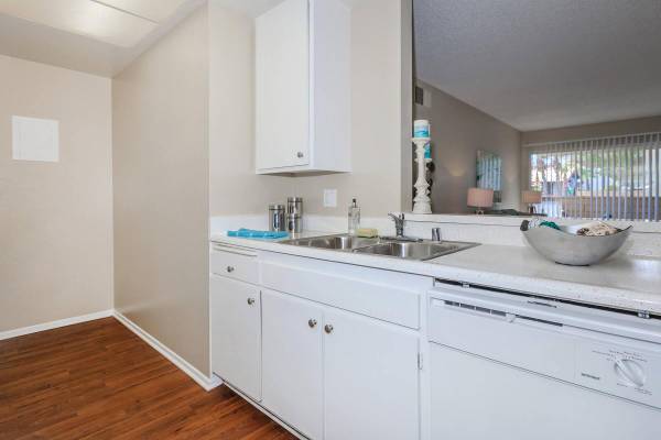$1,600 / 1 dormitorio - 749 pies cuadrados - ¡PRECIOS DE VERANO QUE NO PUEDES CREER! ¡PASE HOY!63668321114371123