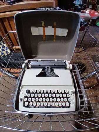manual typewriter w/ carry case - sears citation 1