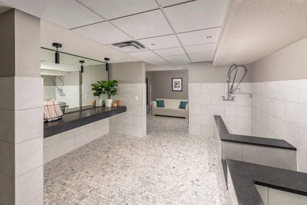 $2,150 / 475 pies² - Interiores elegantes y modernos con lavadora y secadora en la unidad en Nightingale (Garaje)63850639848065123