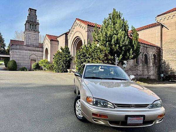 1996 Toyota Camry LE 4dr Sedan - $7800.0063617398851843120