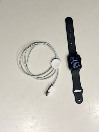 APPLE Watch Series 6 (44MM, GPS + Cellular) - $50 (Brooklyn)63471465690369120