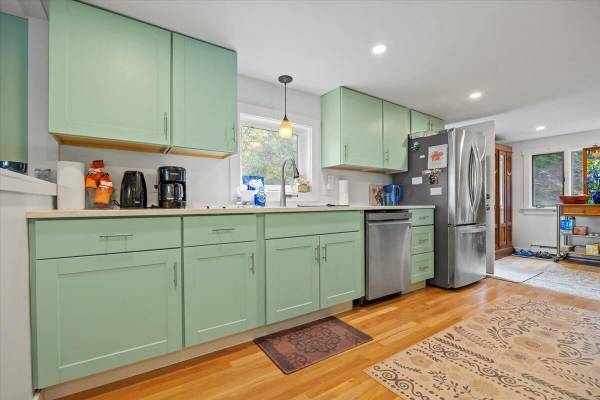 $1,200 / 1br - 922ft2 - chilly evenings and creating lasting memories with family and friends (Shapleigh)63931655579266121