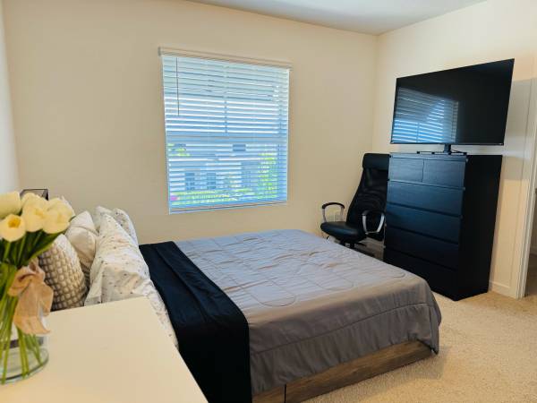 $1,100 / 3br - ROOM FOR RENT IN HOMESTED FL $1100 (HOMESTED)63379613217155121