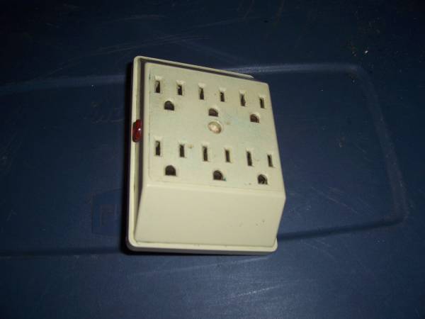 6 Outlet Wall Plug 1