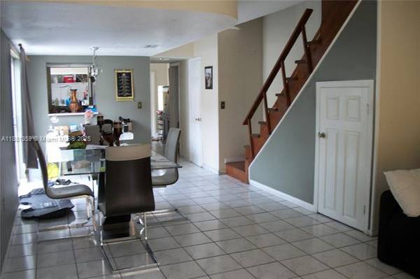 $349,000 / 3br - 1304ft2 - Propiedad de 3 habitaciones en el corazón de West Hialeah (Hialeah)63825131682563123
