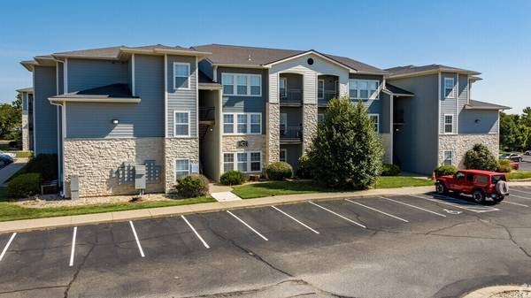 $1,196 / 3br - 1277ft2 - 3 bedroom for only $1196!! The Pointe on College (Manhattan)63978412059266124