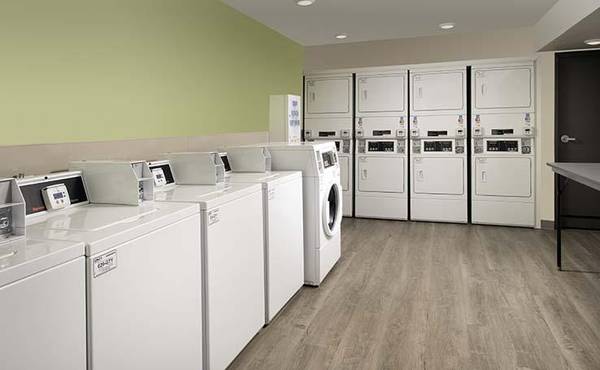$1,449 / 1br - Vida asequible todo incluido - Sin tarifas ocultas (12745 N Fwy, Fort Worth, TX)63796578876035123