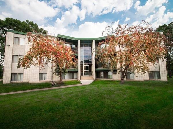 $1,105 / 1br - 670ft2 - Amplio departamento de 1 habitación en el primer piso disponible ¡AHORA! (6455 Zane Ave N, Brooklyn Park, MN)63990382431491122