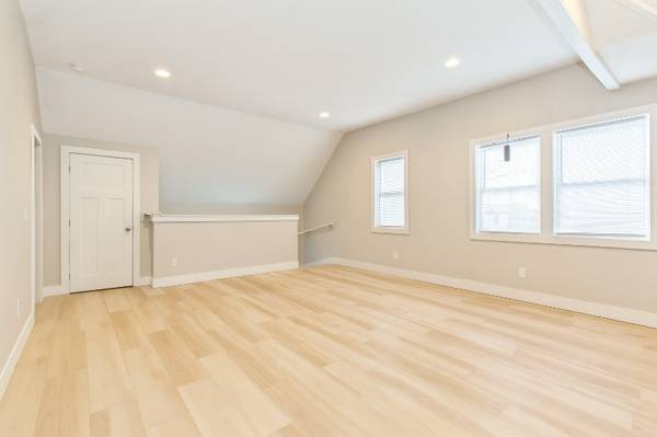 $1595.00 / 2br - 970ft2 - Stunning 2 Bedroom, Updated Kitchen & Bath63775322590723121