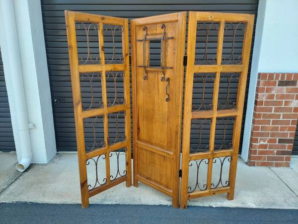 Vintage Mediterranean Style 3 Panel Screen. 1