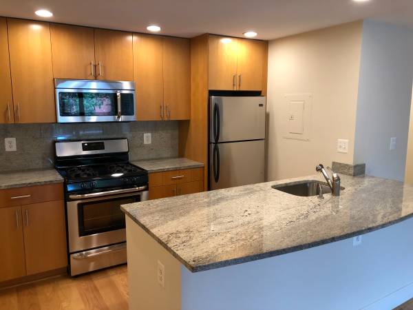 $4,246 / 1br - 720ft2 - Top Floor 1 BR with View of the Cathedral! In Unit W/D! (Dupont Circle)63822079682819121