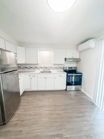 $1,200 / 2br - 720ft2 - Pet Friendly 2 Bed 1 Bath Apartment with A/C in West Salem (Salem)63660412506115124