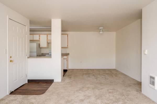 $1,356 / 1br - 575ft2 - Spa/Hot Tub, Individual Climate Control, Patio/Balcony (Sommerset Weset- Elmonica South neighborhood in Beavert)63842023067395123