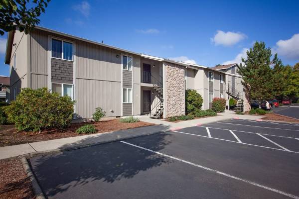 $1,449 / 2br - 803ft2 - 😀😀Ground Floor! Updated Vinyl Floors! Washer/Dryer! 1 Month Free😀 (5400 Southwest 180th Avenue, Aloha, OR)63867269496707123