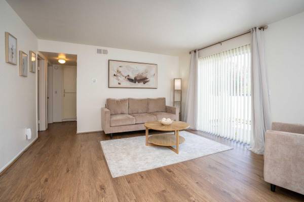 $2,629 / 2br - 860ft2 - Gas Range Oven, Professional Management Staff, 2bd 2ba (27303 N. Sara St., Los Angeles, CA)63701166677633122