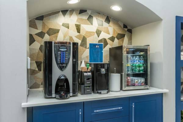 $1,784 / 1br - 760ft2 - ¡Fácil desplazamiento + Comunidad tranquila = Equilibrio perfecto! (9873 Lawrence Road, Boynton Beach, FL)63825139190531120