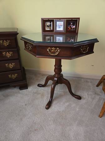 DREXEL RENT END OCCASIONAL TABLE 1