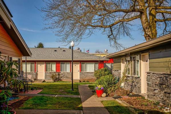 $2,062 / 2br - 926ft2 - Park Views*, Convenient Location, Cottage Style Homes*, Breakfast Nook (White Center)63995109876482124
