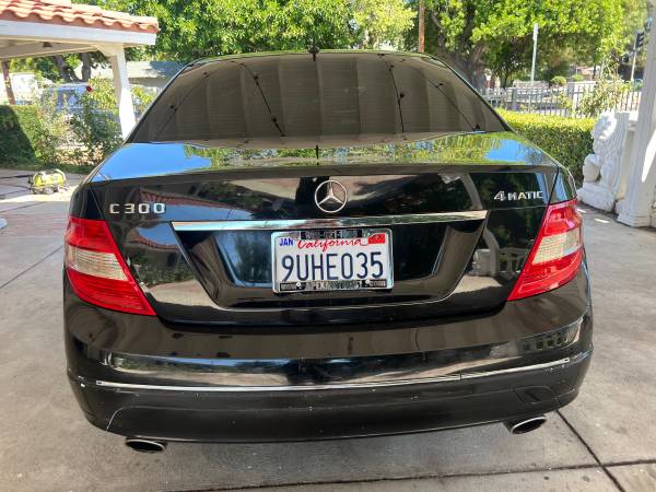 2011 MERCEDES C300  88K MILES PASSED SMOG - $5,800 (GRANADA HILLS)63470774385155124
