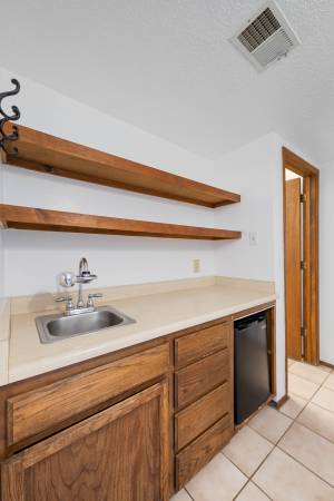$1,100 / 1br - Snug One-Bedroom on Hillside Ave. - Fiorina Properties63806019546113123