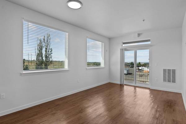 $1,630 / 1br - 746ft2 - Mantenimiento en el lugar, microondas, calefacción y aire central, techos de 9" (3003 Queensgate Drive)63673517809025124