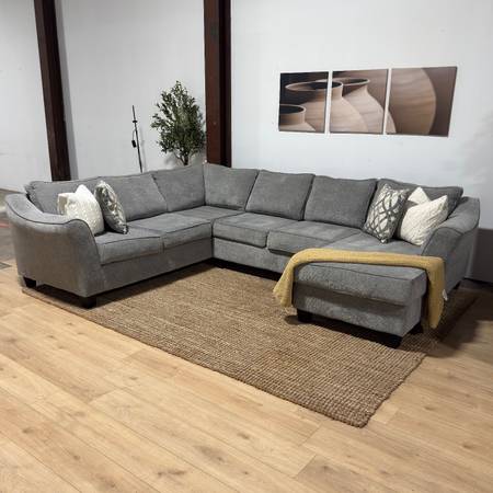 Gray 3-Piece Sectional (Delivery Available) 1
