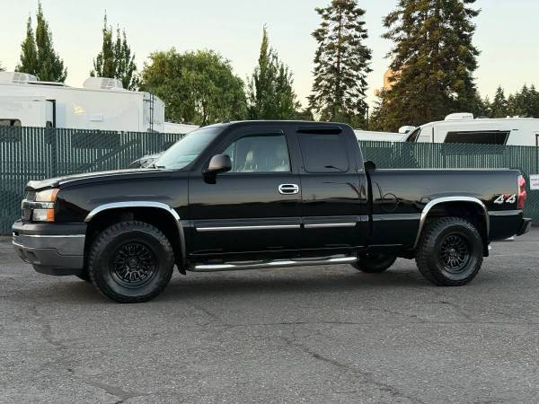 2005 Chevrolet Silverado 1500 Extended - Photo 2