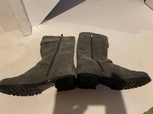 Women's suede zip boots, size 7 1